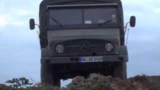 Unimog 404 im Einsatz    --  404 at work ...