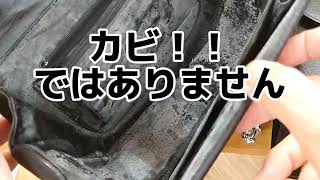 カビに見えますが合成皮革の劣化現象です！