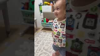 パパが意味わからなすぎて、気づかなかったふりをする【1歳10ヶ月】#baby #shorts