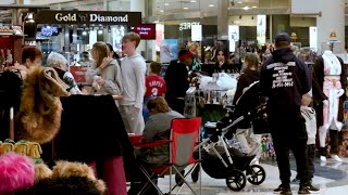 Shoppers pack the Willow Grove Mall for 'Super Saturday' Christmas shopping