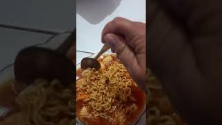 NIKMATNYA MAKAN SEBLAK #jajanan #kuliner #subscribe #seblak #jajan #foodvideos #share #shorts