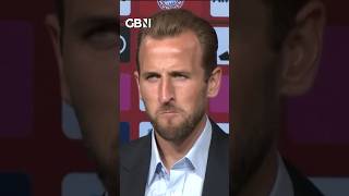 Harry Kane looks lost as reporters speak German at Bayern Munich press conference #HarryKane #GBNews