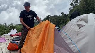 Setting up tent on Aural Peak, Camping style. រៀបចំសារតង់ចេញលើភ្នំឱរ៉ាល់