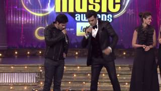 Manish along with Varun, Ileana and Nargis on the stage of 6th Royal Stag Mirchi Music Awards