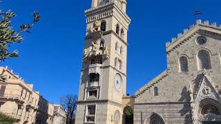 Il campanile della Cattedrale di Messina dà spettacolo a mezzogiorno (4K)