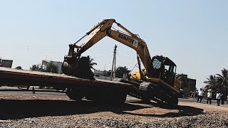 Komatsu Excavator unloading from Trailer || jcb excavator