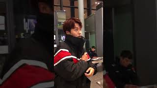 孟瑞搬行李 Meng Rui moved his luggage