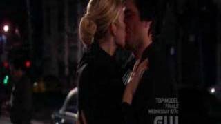 Gossip Girl - Rufus & Lily's Kiss (Slow Motion) Episode 17