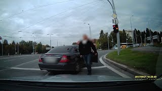 Incident policistů v civilním voze s řidičem v Plzni