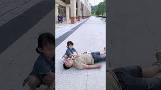 Dad Pretended To Faint And My Daughter Gave Him First Aid