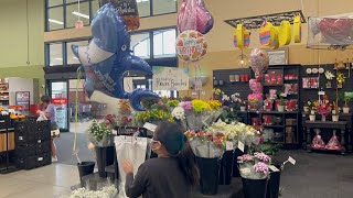 He like here in HeB he saw a Shark Balloon!#balloons #balloon #balloonshark #balloondecor