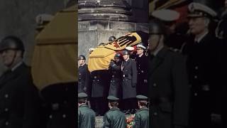 Großes Militärisches Ehrengeleit vor dem Reichstag für Willy Brandt (1992) Wachbataillon Bundeswehr