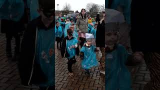 Stukske Carnavaert en De Klauteraars in t staartje kinderoptocht in Turfstekerslaand