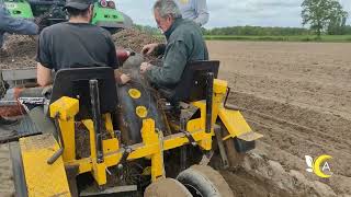 La planteuse de griffes d'asperges