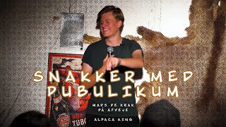 MADS DE KRAK PÅ AFVEJE ** EKSTRA ** SNAKKER MED PUBLIKUM HOS ALPACA KING