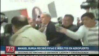 Manuel Burga recibió insultos en aeropuerto