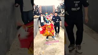 活泼小太子狂跳，民间传统民俗福建游神，彩袍花灯小太子神将开路，厚福游神变装，调皮小孩变装游神 #福建游神 #历史文化 #传统民俗文化 #中国文化 #ondelondel #面具 #春节 #过年 #木偶