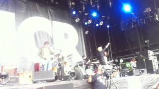 MCR @ Big Day Out Melbourne 2012: Gerard has no equilibrium and Frank dedicates Teenagers