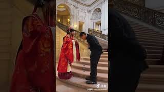 当中国凤冠霞帔遇上欧美婚纱。