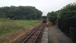 多田羅駅を出発する普通列車/ 真岡鉄道