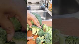 Cutting Broccoli #shorts #broccoli #chineserecipe #vegatable