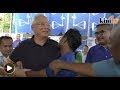 Najib dipeluk erat pemuda Orang Asli