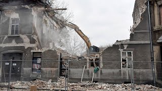 Rušenje kuće u Sisku oštećene u potresu