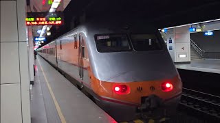 1217次基隆發車開往苗栗銀綠色微笑號EMU900型十輛一編組EMU934區間車，和172次潮州發車經由山線開往花蓮PPE1002單電豬PP電頭+十二節PP車廂+PPE1027單電豬PP電頭PP自強號