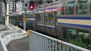 E235系1000番台横クラJ-16編成+横クラF-12編成横浜駅高速進入=到着