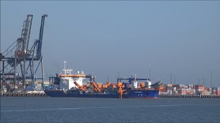 Trailing suction hopper dredger Rotterdam enters the harbour and starts dredging.  18th March 2022