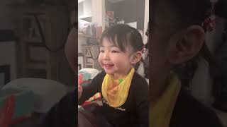 【2歳9ヵ月】初めての ペロペロキャンディー をニコニコで舐めまくる2歳児ｗ #shorts #2歳 #幼児