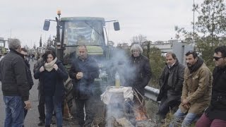 Μπλόκο των αγροτών στα Τέμπη