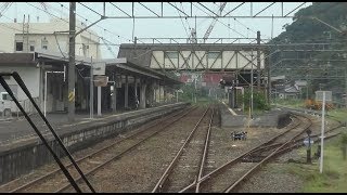 系統分離された終端区間となる上臼杵駅～臼杵駅間を走行する日豊本線下り815系の前面展望