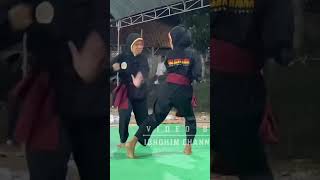 MEMUKAU BANGET! Aksi 2 PUTRI SILAT INI BIKIN BENGONG PENONTON #silat #silatmadura #sondaslewawarna