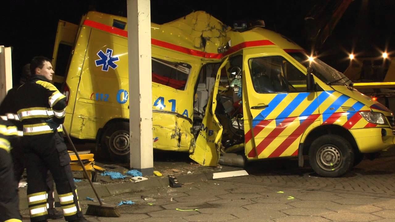 Ernstig Gewonde Bij Ongeval Met Ambulance - YouTube