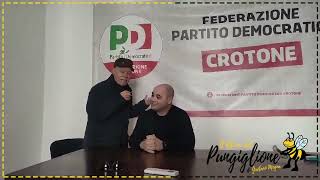 Blitz del Pungiglione nella sede del Pd di Crotone, ad accoglierlo il segretario Barberio