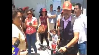 Mauricio Mulder fue a votar en bicicleta