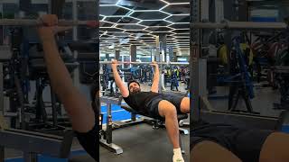 Gymbro tries to lift 50kg #youtubeshorts #gym