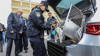 Primopredaja novih specijalnih policijskih vozila za prijevoz službenih pasa