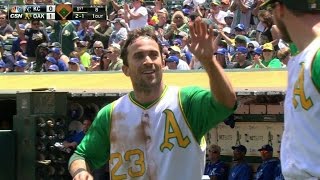 KC@OAK: Fuld steals third, scores on throwing error