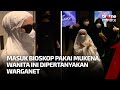 Viral! Kenakan Mukena dan Lakukan Gerakan Salat saat Nonton Makmum 2 |  tvOne Minute