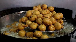 फक्त ८ रु चा जयसिंगपूर मधील प्रसिद्ध वडापाव  jaysingpur Rajlaxmi Vada Centre famous vada pav vlog