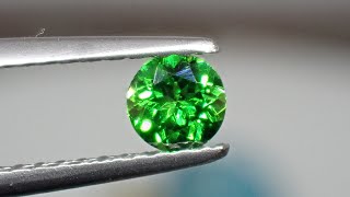 見入ってしまう驚きのネオン感☆ツァボライト 0.232ct