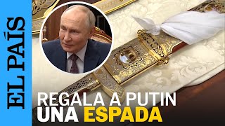 UCRANIA | El muftí supremo ruso regala a Putin una espada por el aniversario de la guerra | EL PAÍS