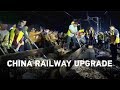 Incredible speed! 500 Chinese workers upgrade a railway in only 3 hours