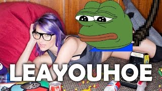 Streamer shows pussy