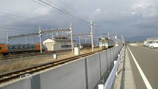 新しくできた南伊予駅にワンマン列車到着