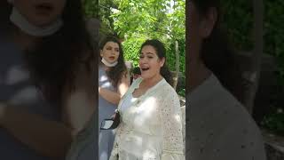 Hermana Juani de Extremadura y Hermana Lupe cantando y adorando en familia