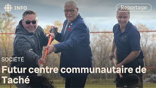 Première pelletée de terre pour le futur centre communautaire de Taché