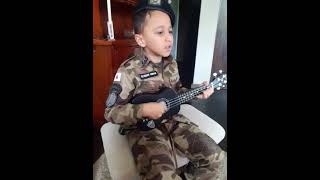 MEU FILHO JUNINHO CANTANDO E TOCANDO A MÚSICA MARCHA SOLDADO